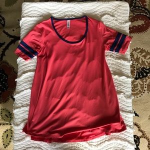 Salmon colored LulaRoe shirt